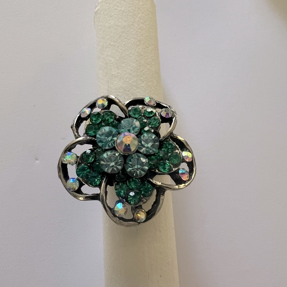 Expanding ring